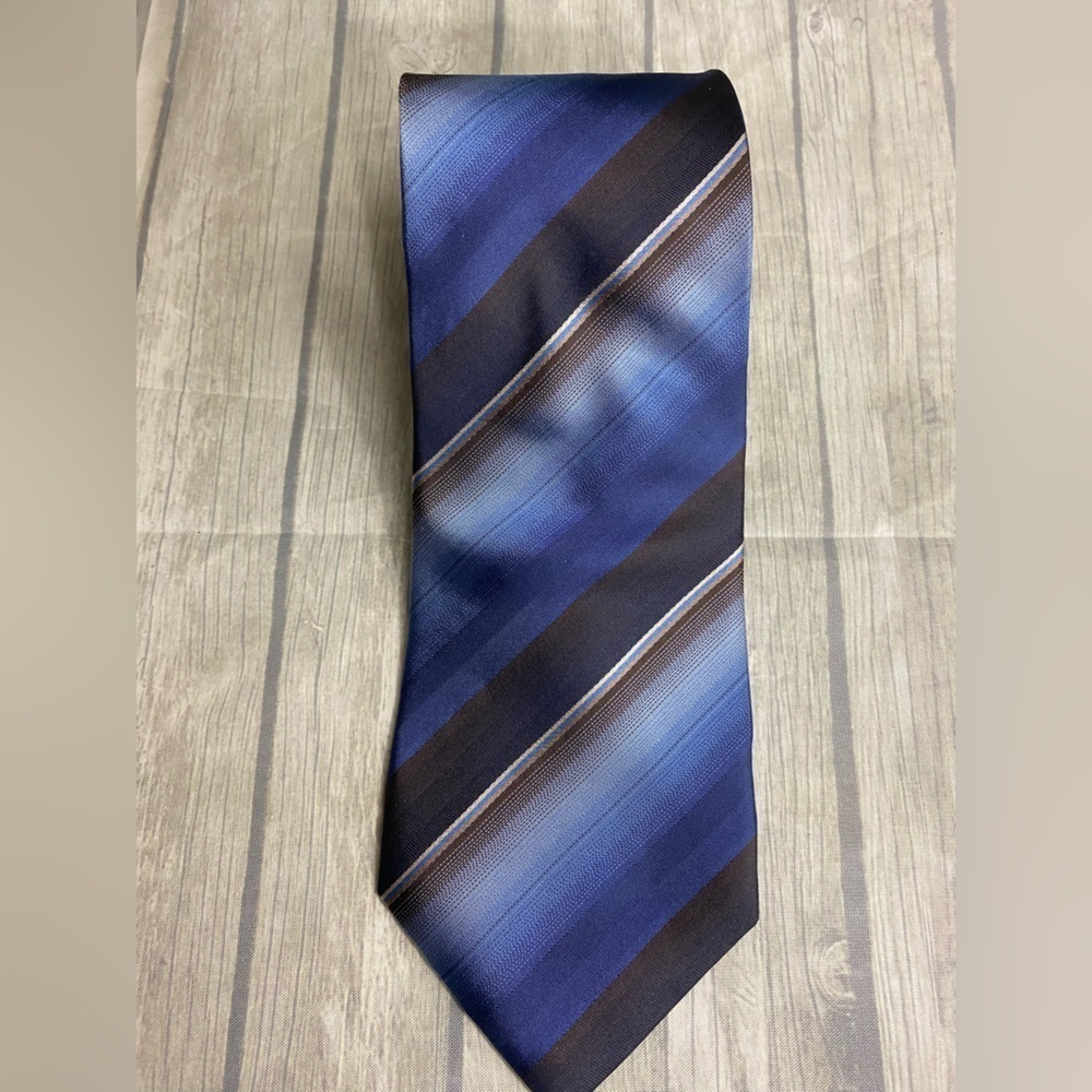 Van Heusen 100% Silk Blue Brown Diagonal Striped Stain Resistant Mens 60” Tie